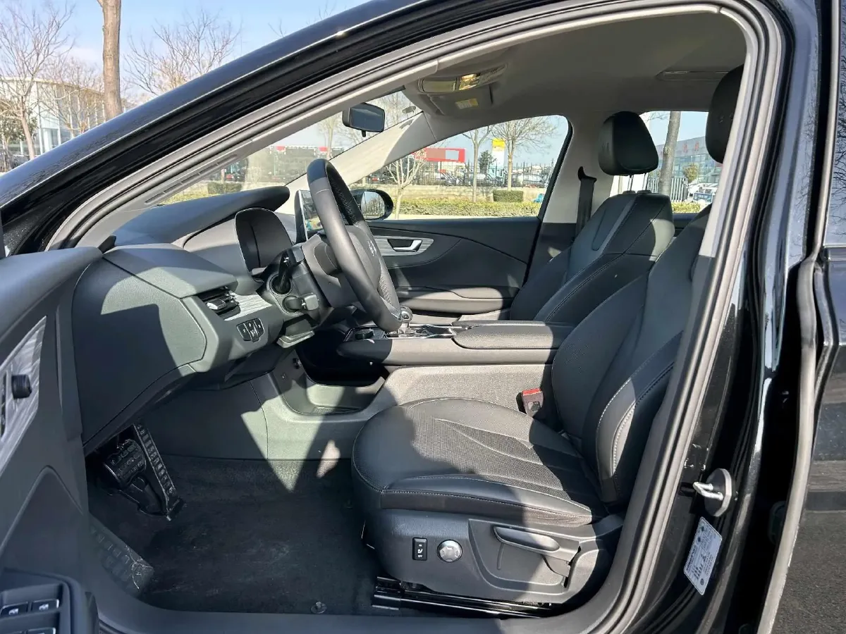 2024 HongQi E-QM5 BEV 72KWH,autocango,china used car exporter,china ev exporter,chinese used car exporter,chinese used ev exporter