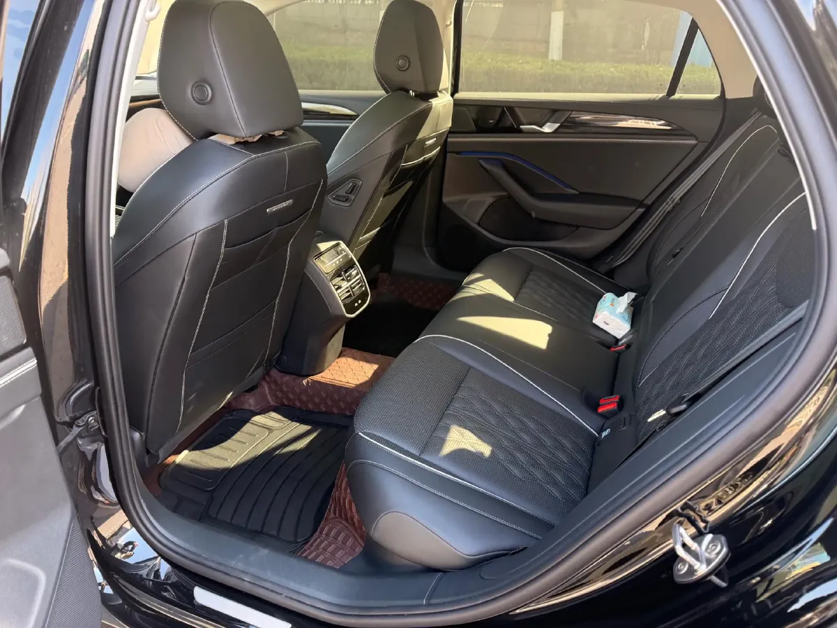 2024 Volkswagen Magotan 2.0T 220HP L4 7DCT,autocango,china used car exporter,china ev exporter,chinese used car exporter,chinese used ev exporter