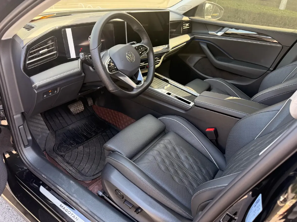 2024 Volkswagen Magotan 2.0T 220HP L4 7DCT,autocango,china used car exporter,china ev exporter,chinese used car exporter,chinese used ev exporter
