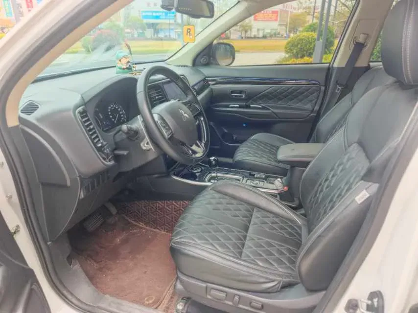 2021 Mitsubishi Outlander 2.4L 192HP L4 CVT,autocango,china used car exporter,china ev exporter,chinese used car exporter,chinese used ev exporter