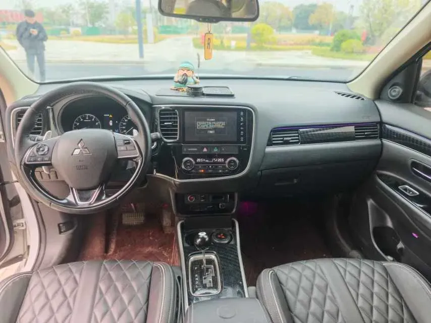 2021 Mitsubishi Outlander 2.4L 192HP L4 CVT,autocango,china used car exporter,china ev exporter,chinese used car exporter,chinese used ev exporter