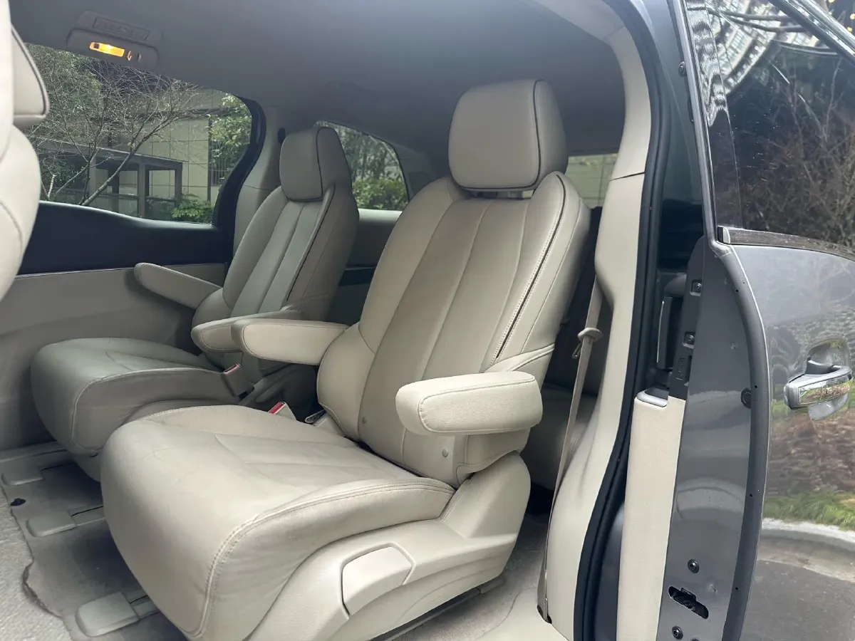 2021 Buick GL8 2.0T 237HP L4 9AT,autocango,china used car exporter,china ev exporter,chinese used car exporter,chinese used ev exporter