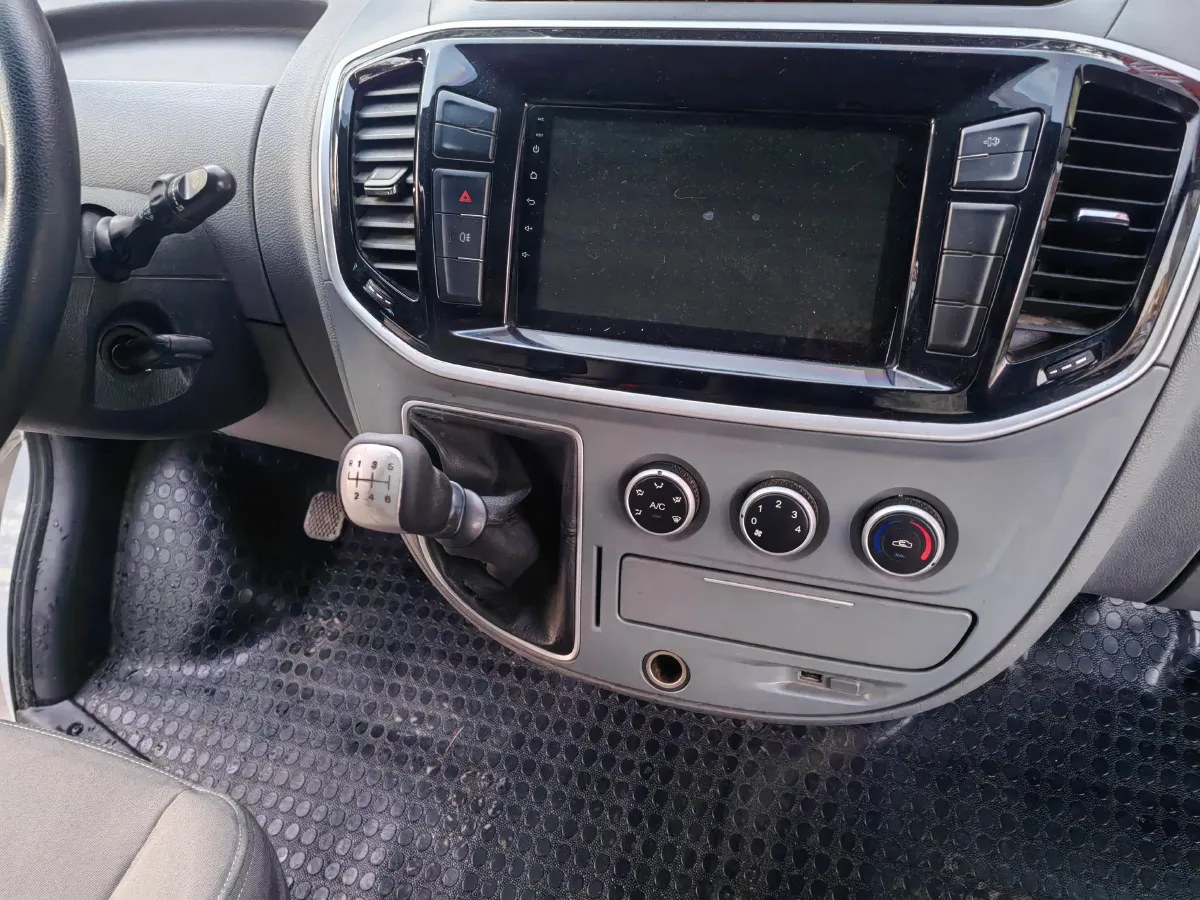 2021 MAXUS XinTu V80 2.0T 127HP L4 6MT,autocango,china used car exporter,china ev exporter,chinese used car exporter,chinese used ev exporter