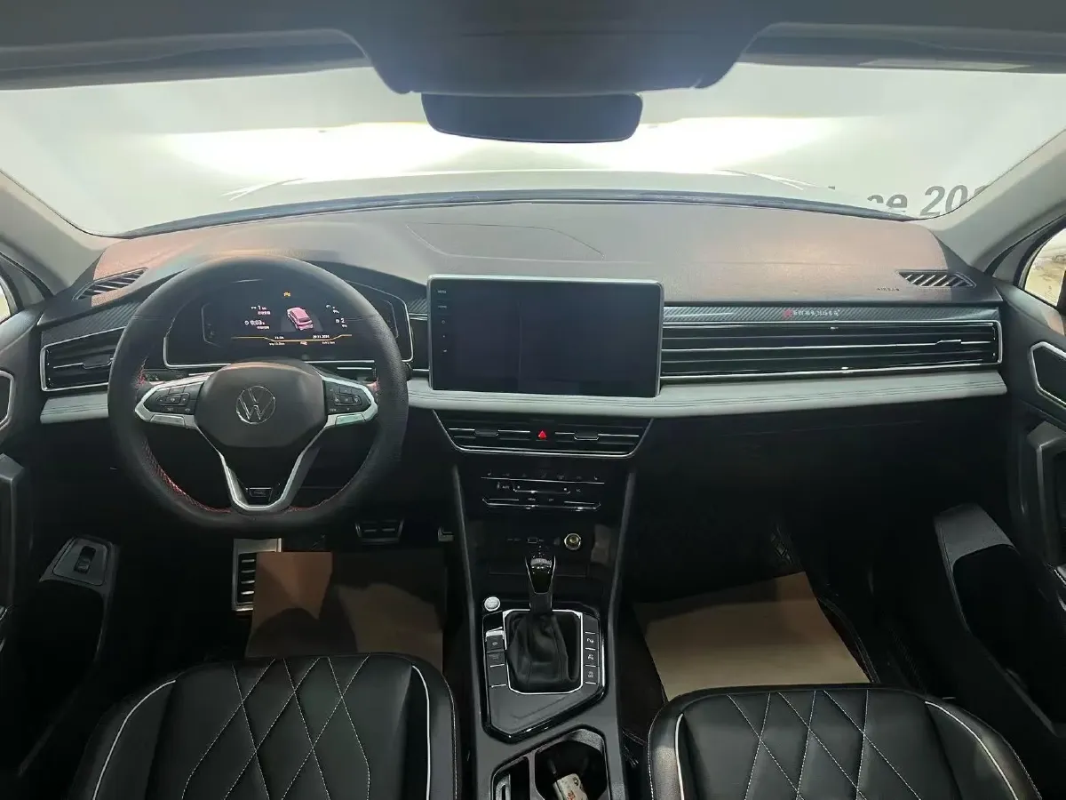 2025 Volkswagen Tiguan L 2.0T 186HP L4 7DCT,autocango,china used car exporter,china ev exporter,chinese used car exporter,chinese used ev exporter