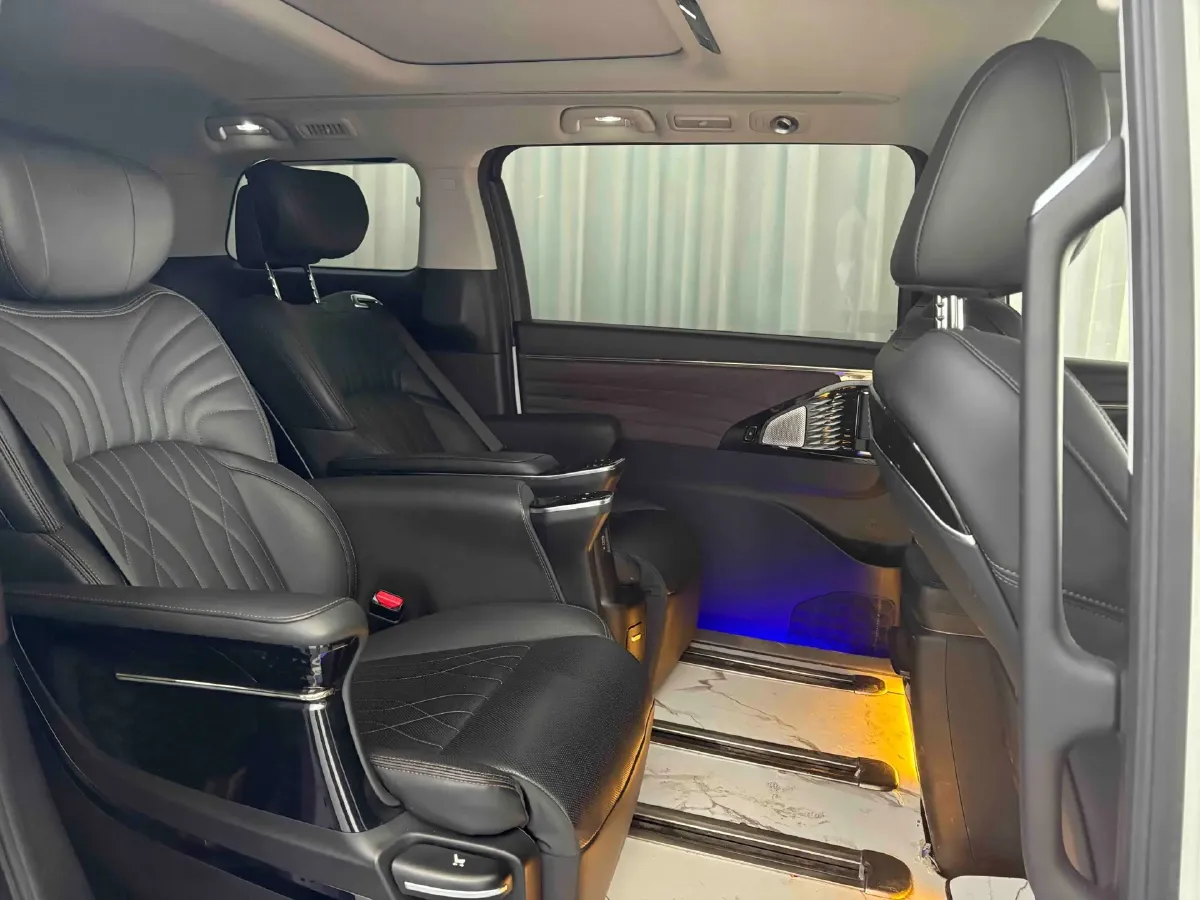 2024 GAC Trumpchi M8 2.0T 252HP L4 8AT,autocango,china used car exporter,china ev exporter,chinese used car exporter,chinese used ev exporter