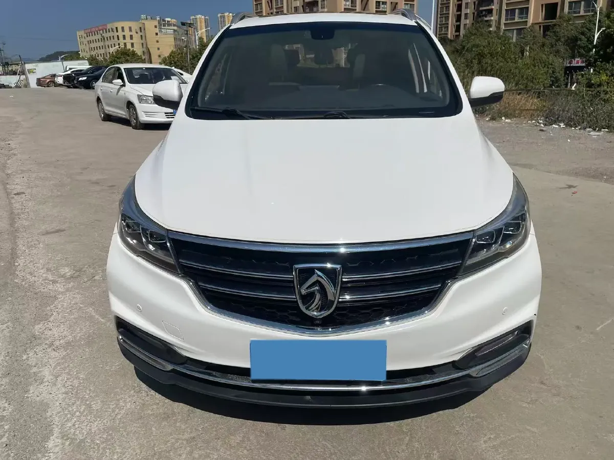 2017 BaoJun 730 1.5T 150HP L4 6DCT,autocango,china used car exporter,china ev exporter,chinese used car exporter,chinese used ev exporter