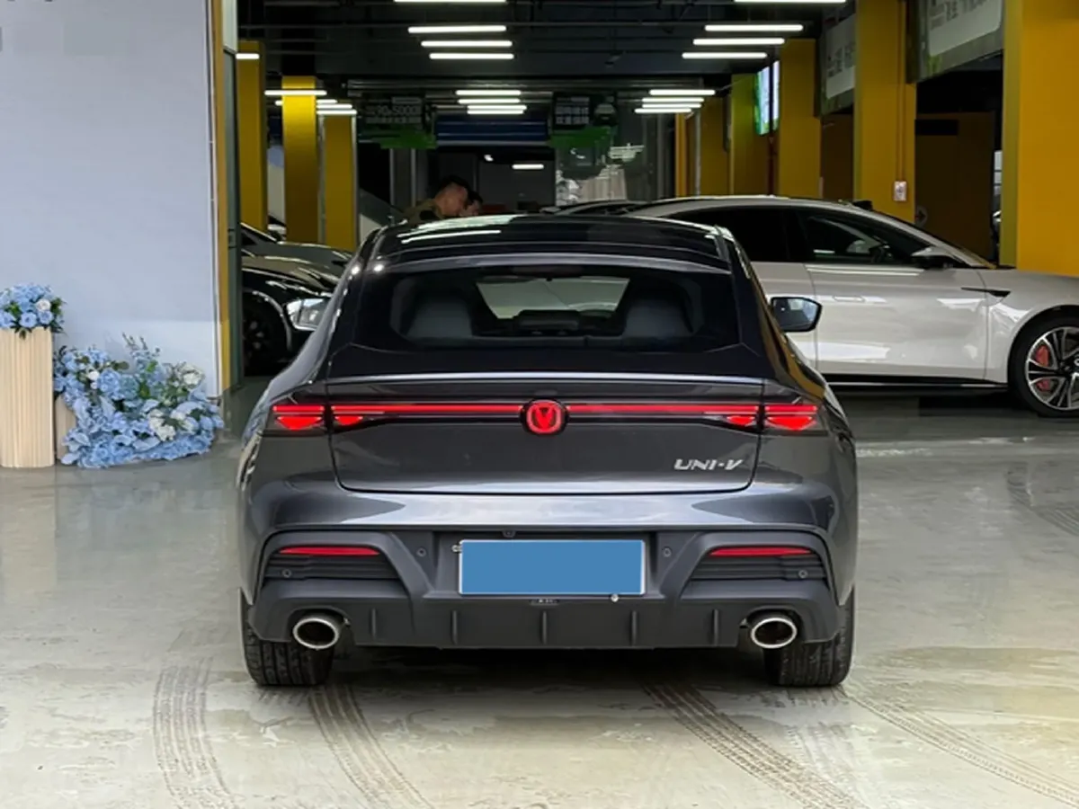 2025 ChangAn UNI-V 1.5T 192HP L4 7DCT,autocango,china used car exporter,china ev exporter,chinese used car exporter,chinese used ev exporter