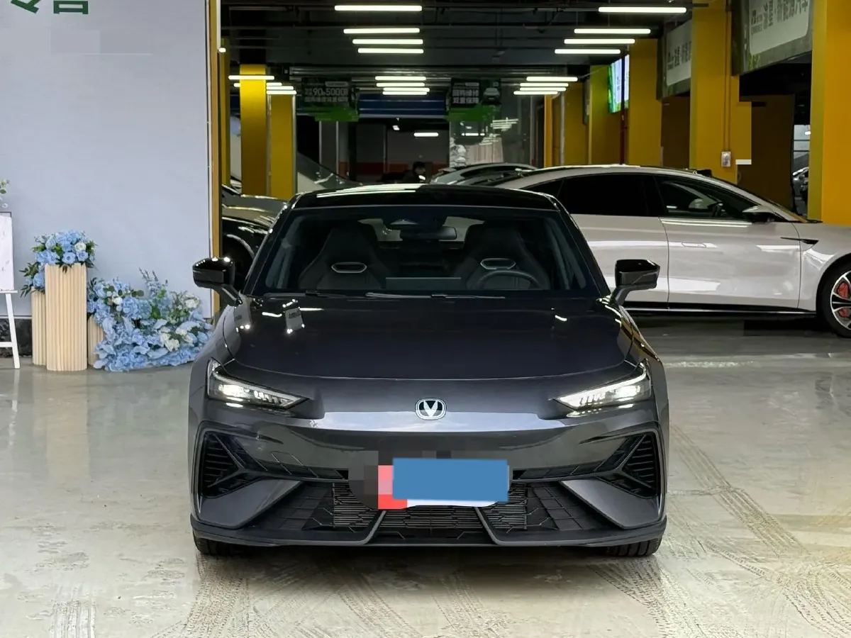 2025 ChangAn UNI-V 1.5T 192HP L4 7DCT,autocango,china used car exporter,china ev exporter,chinese used car exporter,chinese used ev exporter