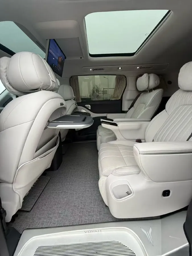 2025 Voyah Dream 1.5T 150HP L4 PHEV 41.7KWH,autocango,china used car exporter,china ev exporter,chinese used car exporter,chinese used ev exporter