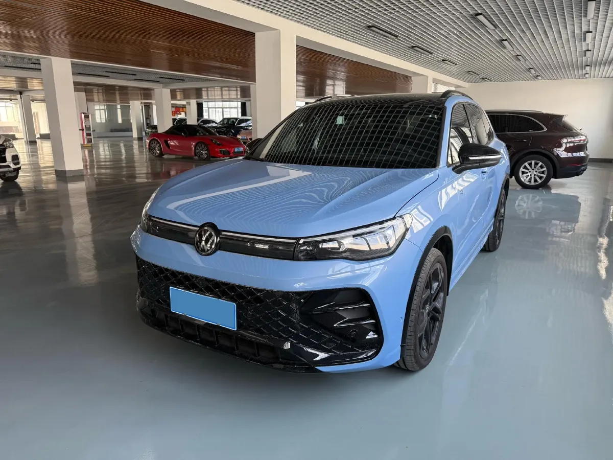2025 Volkswagen Tiguan L 2.0T 220HP L4 7DCT,autocango,china used car exporter,china ev exporter,chinese used car exporter,chinese used ev exporter