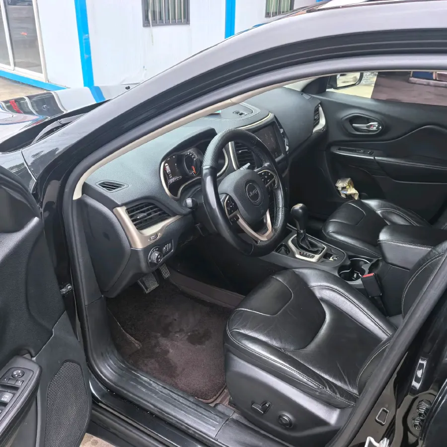 2017 Jeep Cherokee 2.0L 155HP L4 9AT,autocango,china used car exporter,china ev exporter,chinese used car exporter,chinese used ev exporter