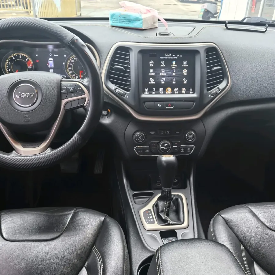 2017 Jeep Cherokee 2.0L 155HP L4 9AT,autocango,china used car exporter,china ev exporter,chinese used car exporter,chinese used ev exporter