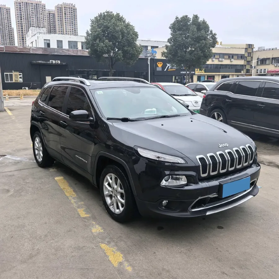 2017 Jeep Cherokee 2.0L 155HP L4 9AT,autocango,china used car exporter,china ev exporter,chinese used car exporter,chinese used ev exporter