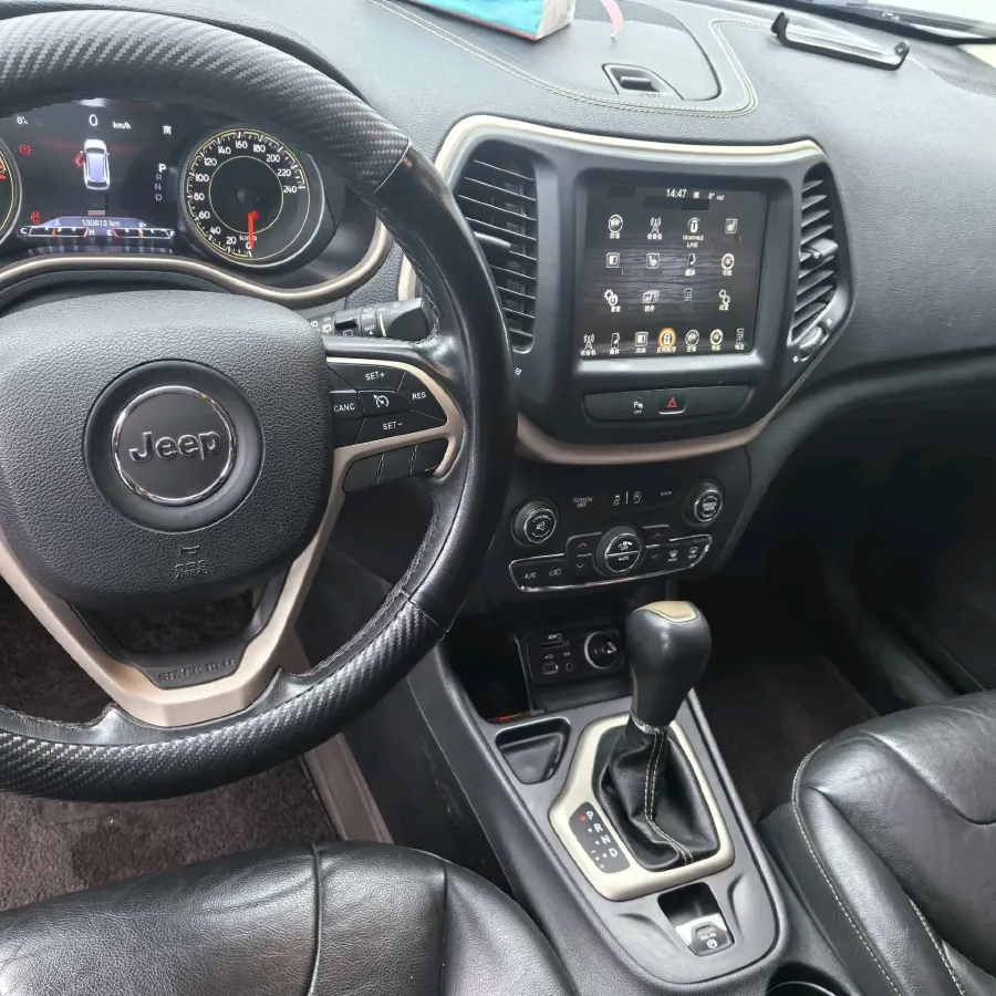 2017 Jeep Cherokee 2.0L 155HP L4 9AT,autocango,china used car exporter,china ev exporter,chinese used car exporter,chinese used ev exporter