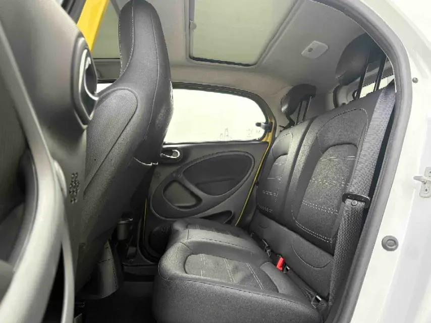 2017 Smart smart forfour 0.9T 90HP L3 6DCT,autocango,china used car exporter,china ev exporter,chinese used car exporter,chinese used ev exporter