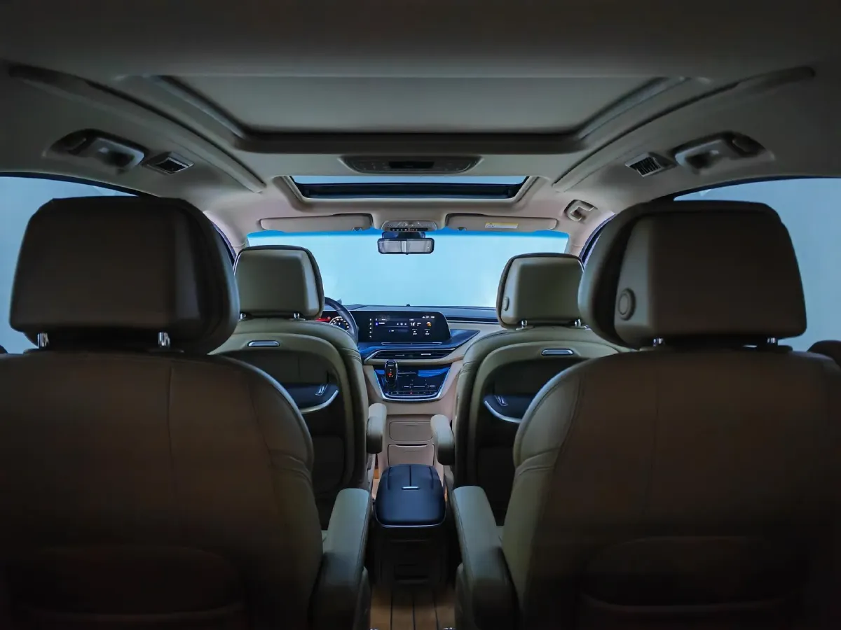 2021 Buick GL8 2.0T 237HP L4 9AT,autocango,china used car exporter,china ev exporter,chinese used car exporter,chinese used ev exporter