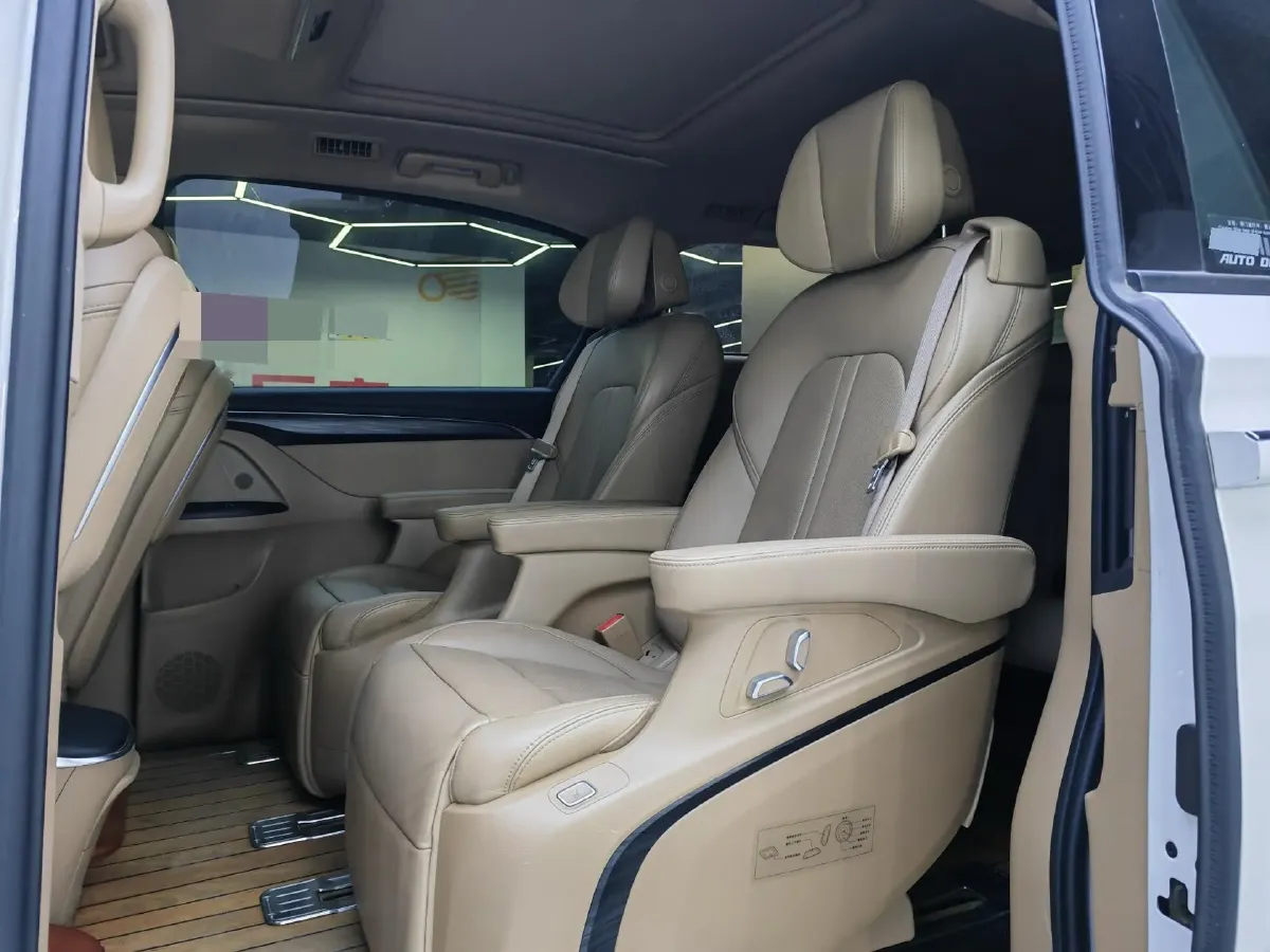 2021 Buick GL8 2.0T 237HP L4 9AT,autocango,china used car exporter,china ev exporter,chinese used car exporter,chinese used ev exporter