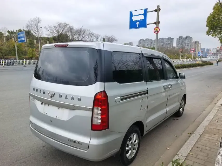 2019 WuLing HongGuang V 1.5L 99HP L4 6MT,autocango,china used car exporter,china ev exporter,chinese used car exporter,chinese used ev exporter
