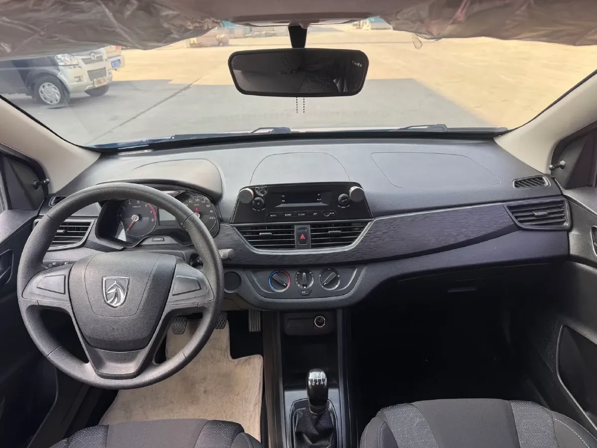 2016 BaoJun 310 1.2L 82HP L4 5MT,autocango,china used car exporter,china ev exporter,chinese used car exporter,chinese used ev exporter