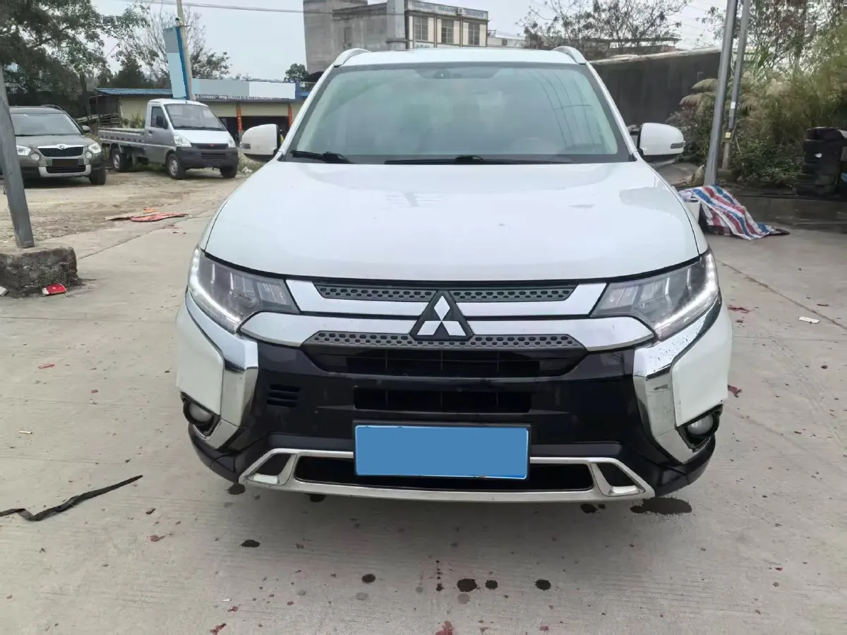 2018 Mitsubishi Outlander 2.4L 192HP L4 CVT,autocango,china used car exporter,china ev exporter,chinese used car exporter,chinese used ev exporter