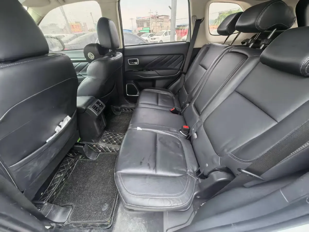 2018 Mitsubishi Outlander 2.4L 192HP L4 CVT,autocango,china used car exporter,china ev exporter,chinese used car exporter,chinese used ev exporter