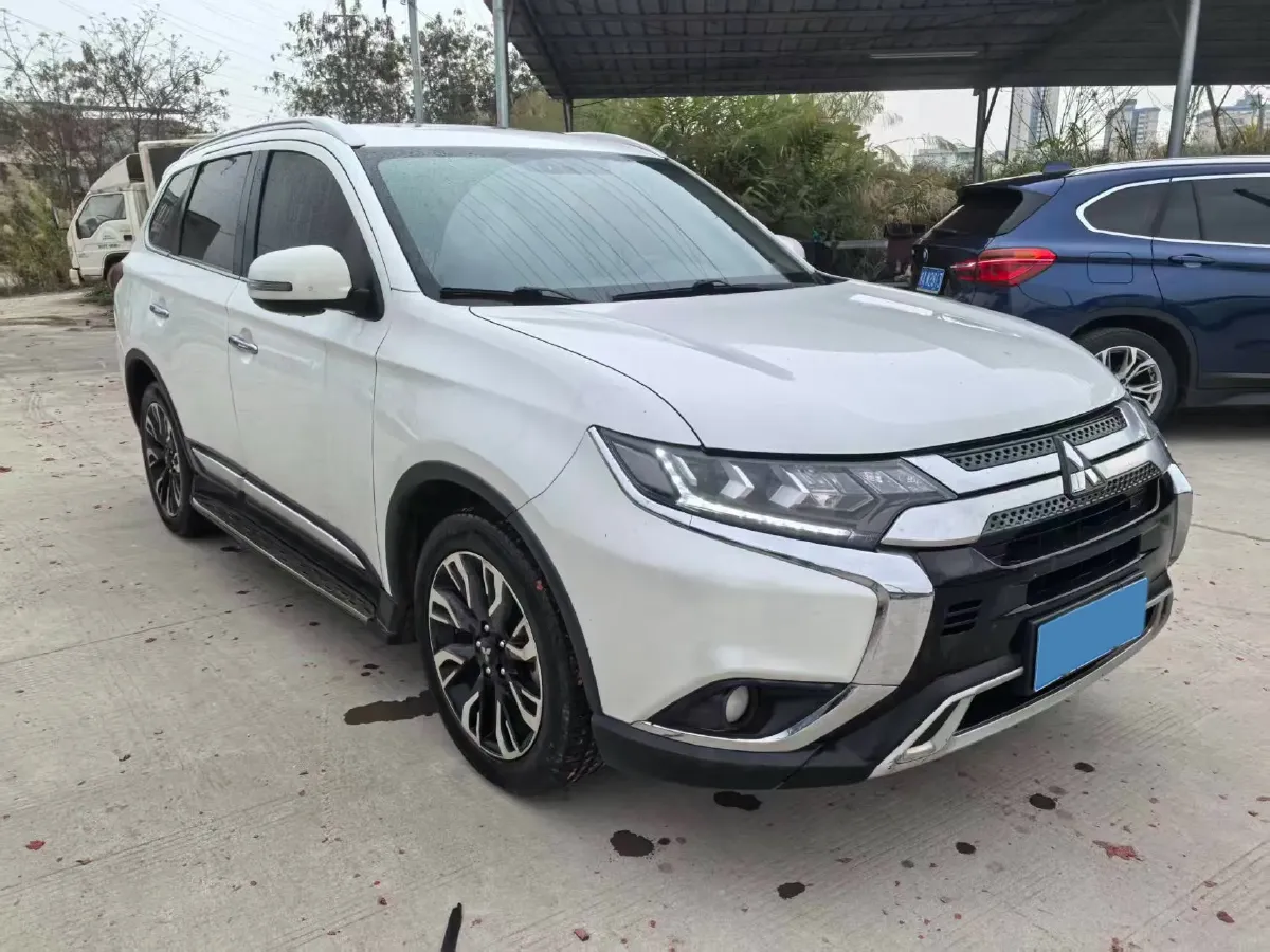 2018 Mitsubishi Outlander 2.4L 192HP L4 CVT,autocango,china used car exporter,china ev exporter,chinese used car exporter,chinese used ev exporter