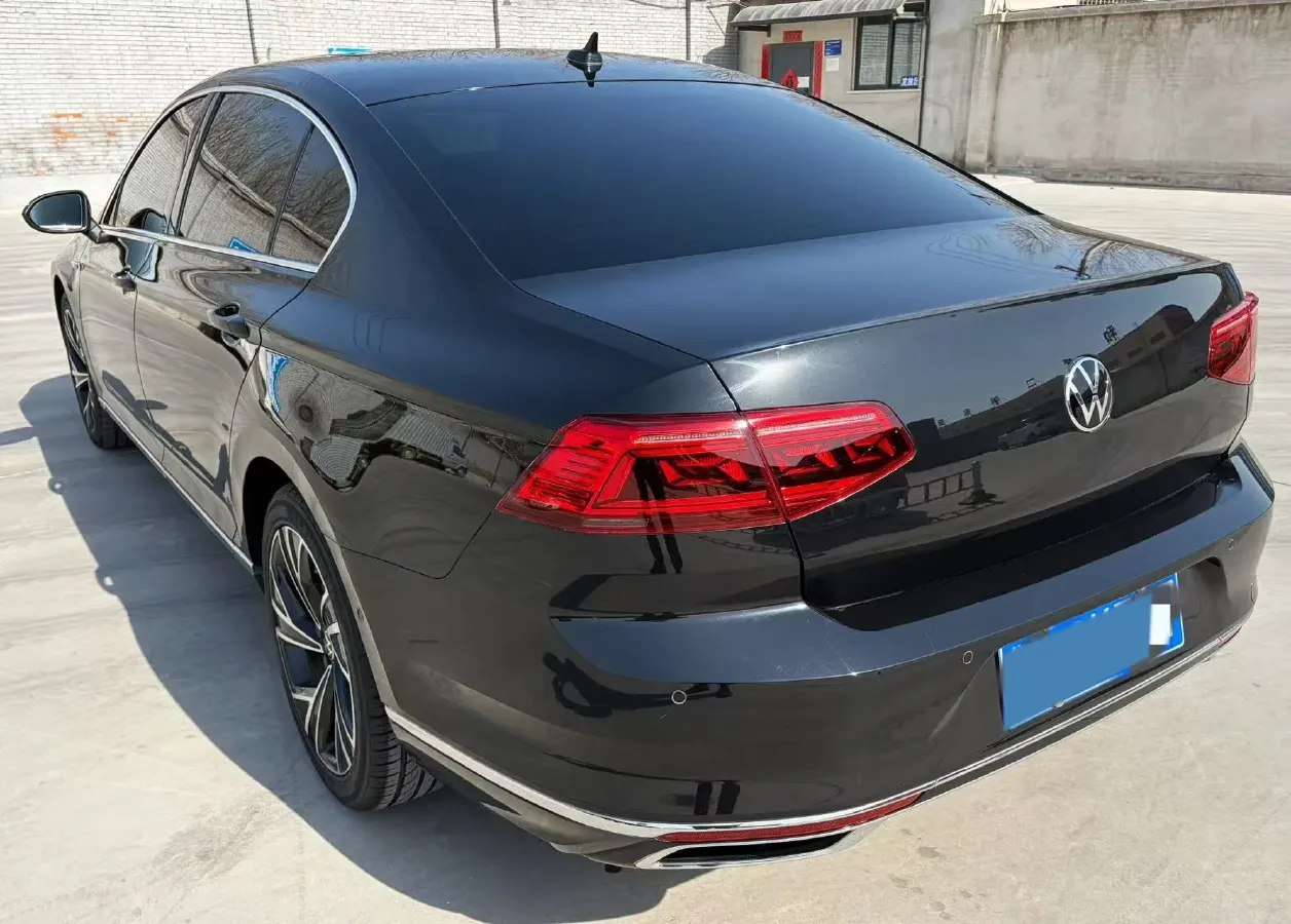 2020 Volkswagen Magotan 2.0T 220HP L4 7DCT,autocango,china used car exporter,china ev exporter,chinese used car exporter,chinese used ev exporter