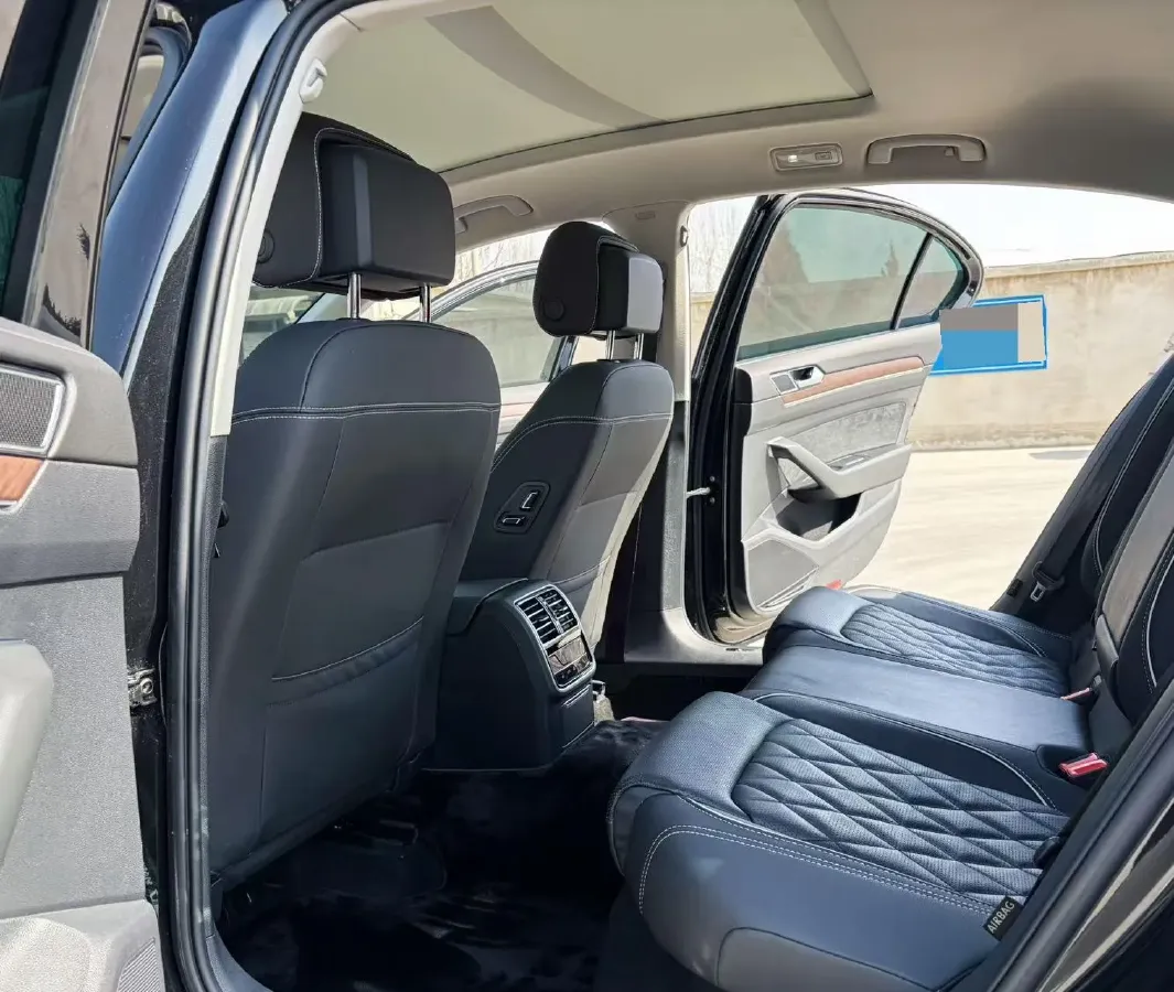 2020 Volkswagen Magotan 2.0T 220HP L4 7DCT,autocango,china used car exporter,china ev exporter,chinese used car exporter,chinese used ev exporter