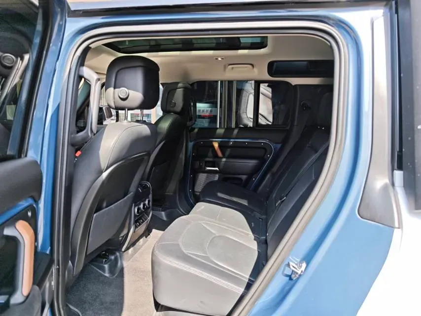 2023 Land Rover Defender 3.0T 400HP L6 8AT,autocango,china used car exporter,china ev exporter,chinese used car exporter,chinese used ev exporter