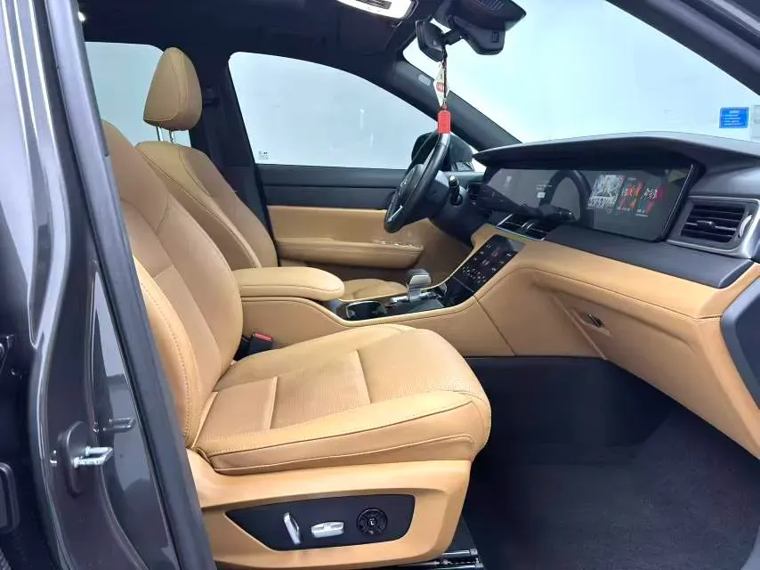 2021 Li ONE Range Extended 131HP REEV 40.5KWH,autocango,china used car exporter,china ev exporter,chinese used car exporter,chinese used ev exporter