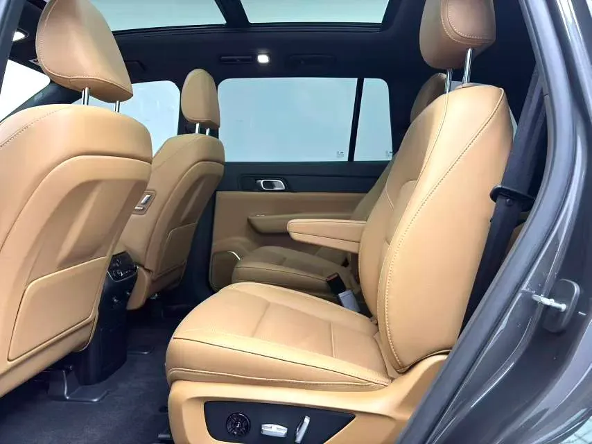 2021 Li ONE Range Extended 131HP REEV 40.5KWH,autocango,china used car exporter,china ev exporter,chinese used car exporter,chinese used ev exporter