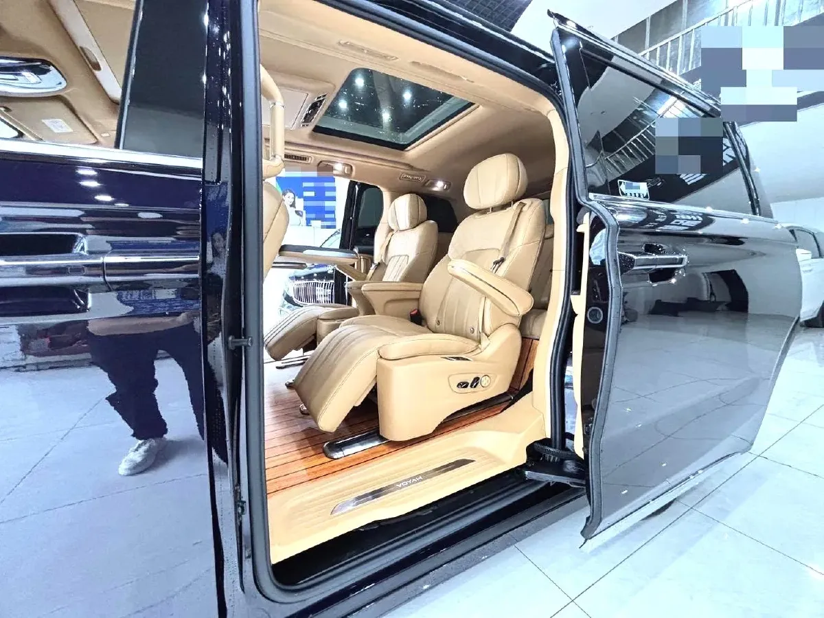 2024 Voyah Dream 1.5T 150HP L4 PHEV 43KWH,autocango,china used car exporter,china ev exporter,chinese used car exporter,chinese used ev exporter