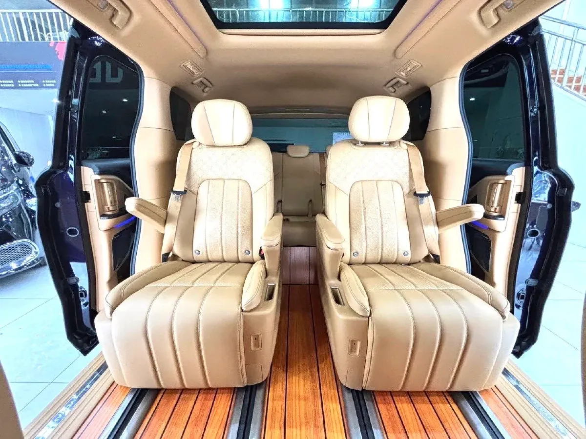 2024 Voyah Dream 1.5T 150HP L4 PHEV 43KWH,autocango,china used car exporter,china ev exporter,chinese used car exporter,chinese used ev exporter