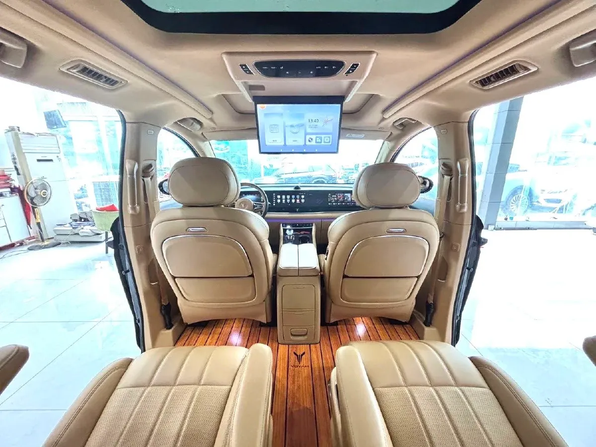 2024 Voyah Dream 1.5T 150HP L4 PHEV 43KWH,autocango,china used car exporter,china ev exporter,chinese used car exporter,chinese used ev exporter