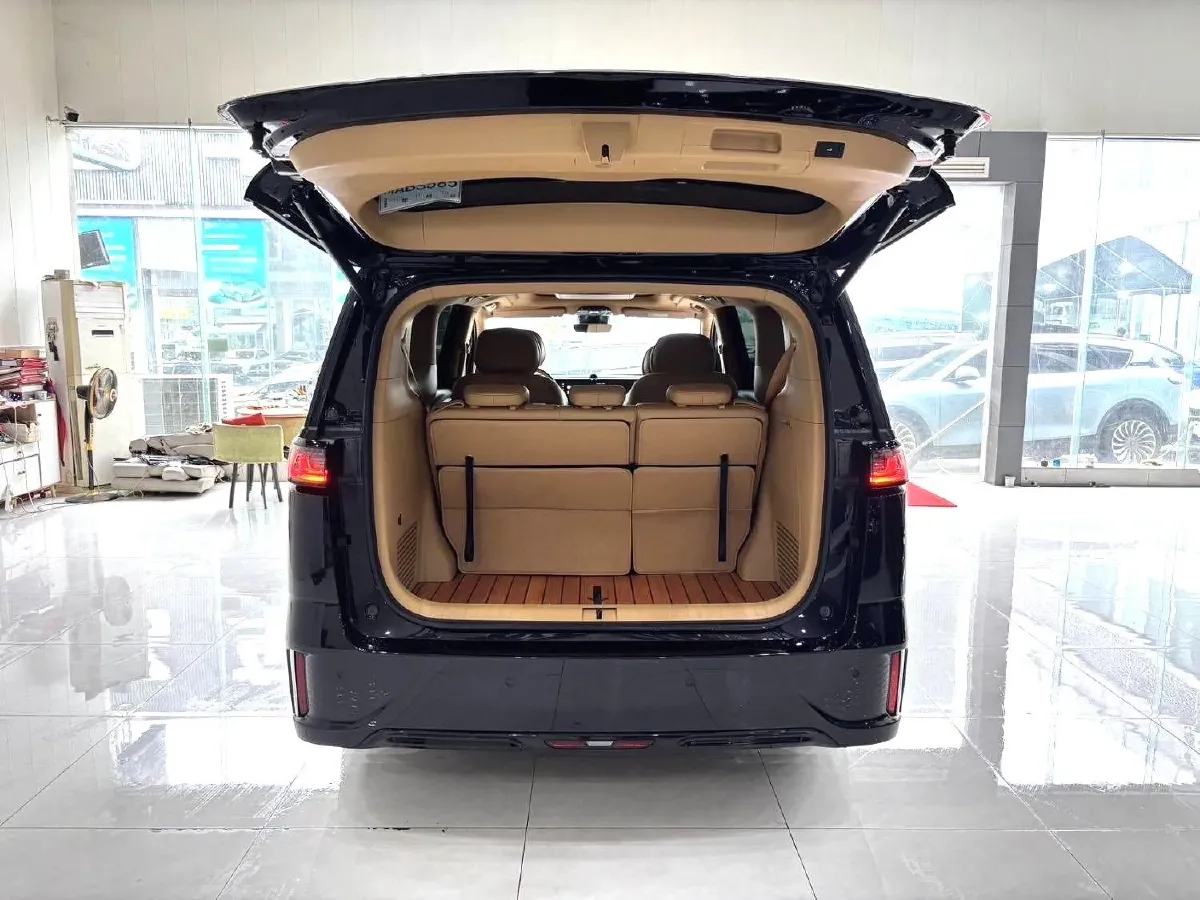 2024 Voyah Dream 1.5T 150HP L4 PHEV 43KWH,autocango,china used car exporter,china ev exporter,chinese used car exporter,chinese used ev exporter