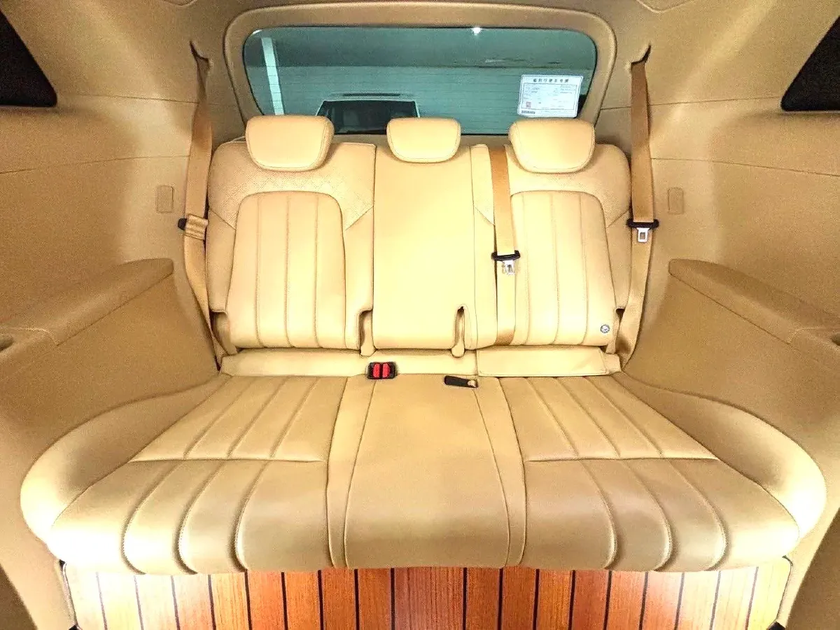 2024 Voyah Dream 1.5T 150HP L4 PHEV 43KWH,autocango,china used car exporter,china ev exporter,chinese used car exporter,chinese used ev exporter