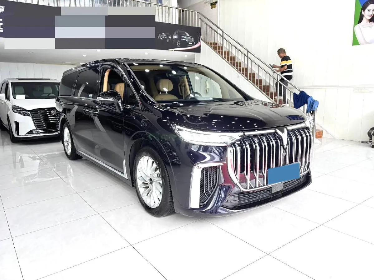 2024 Voyah Dream 1.5T 150HP L4 PHEV 43KWH,autocango,china used car exporter,china ev exporter,chinese used car exporter,chinese used ev exporter
