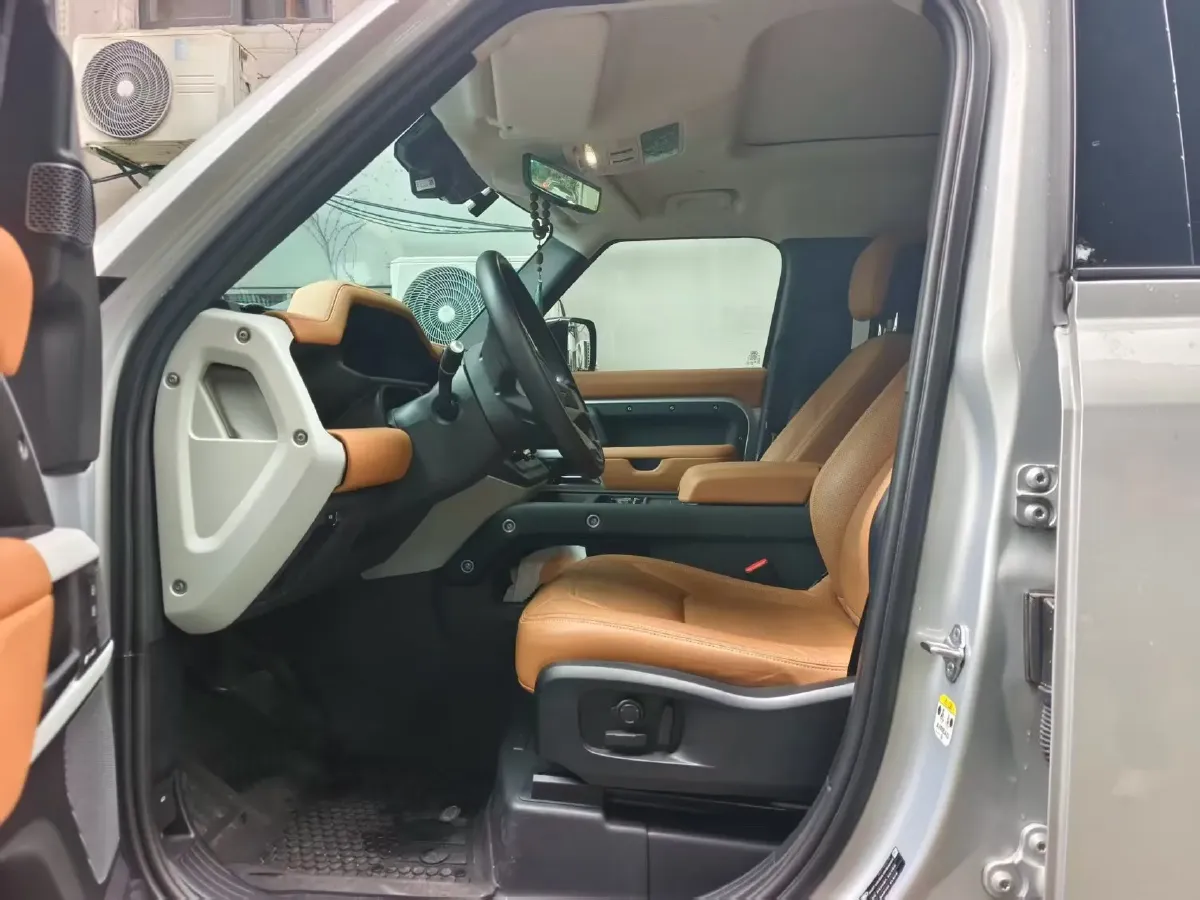 2023 Land Rover Defender 3.0T 400HP L6 8AT,autocango,china used car exporter,china ev exporter,chinese used car exporter,chinese used ev exporter