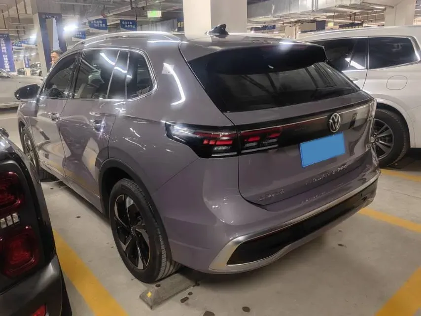 2024 Volkswagen Tiguan L 2.0T 186HP L4 7DCT,autocango,china used car exporter,china ev exporter,chinese used car exporter,chinese used ev exporter