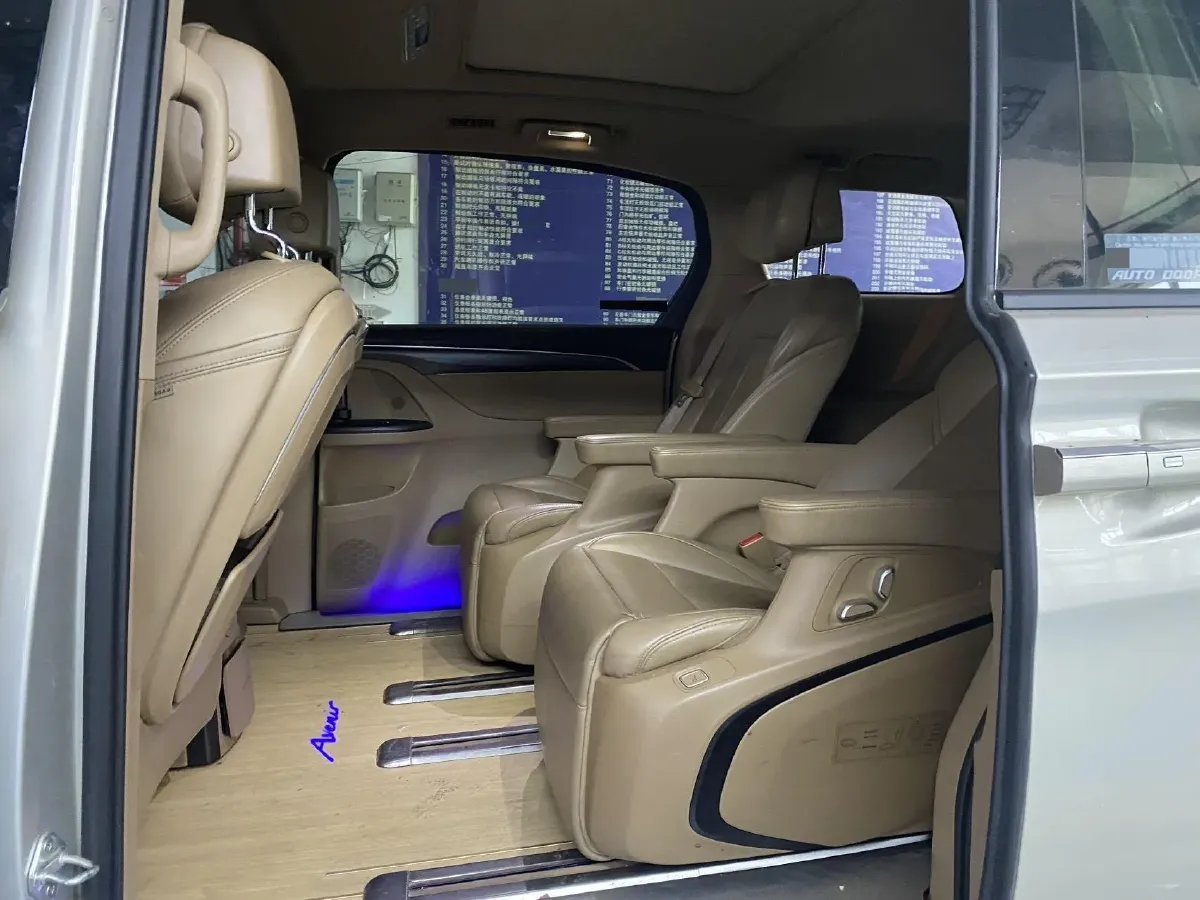 2021 Buick GL8 2.0T 237HP L4 9AT,autocango,china used car exporter,china ev exporter,chinese used car exporter,chinese used ev exporter