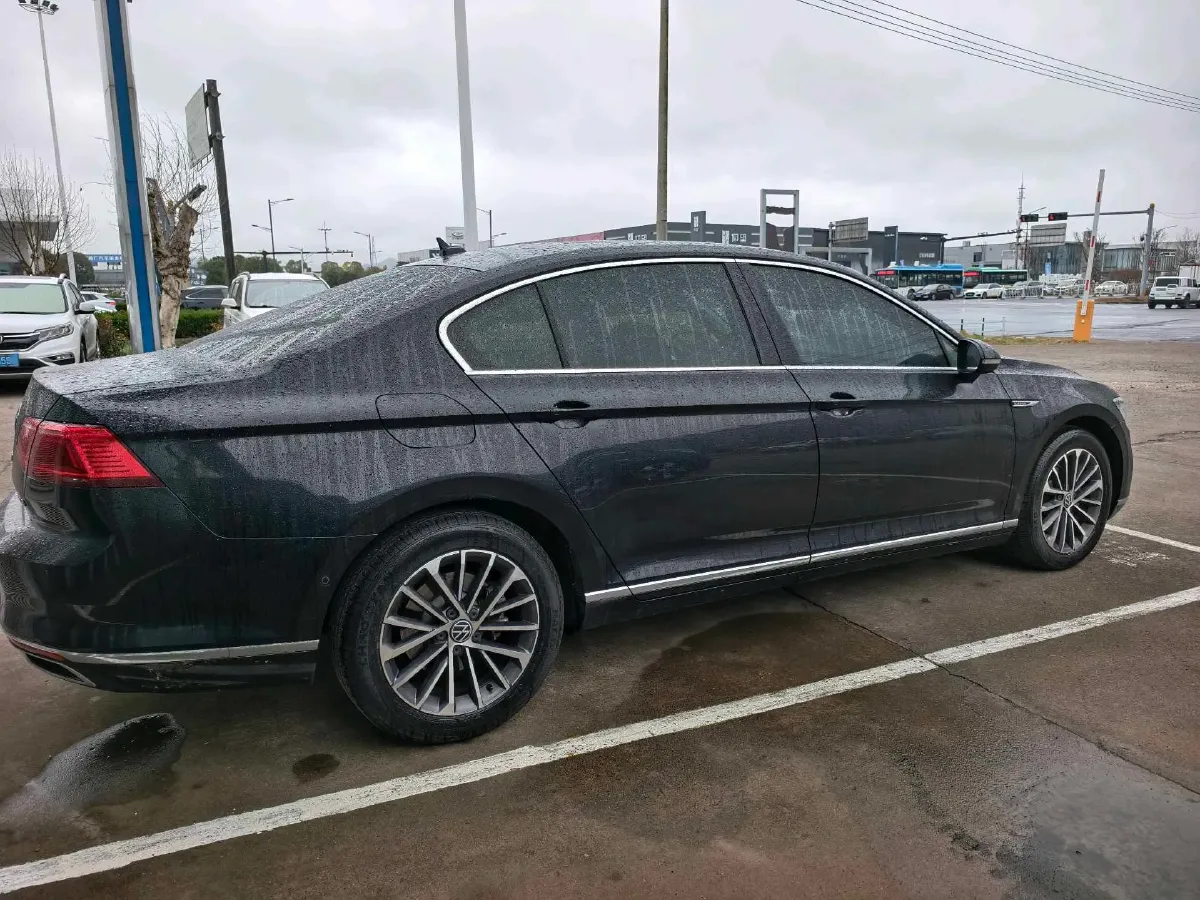 2020 Volkswagen Magotan 2.0T 220HP L4 7DCT,autocango,china used car exporter,china ev exporter,chinese used car exporter,chinese used ev exporter