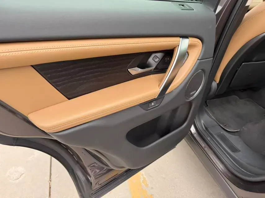 2024 Land Rover Discovery Sport 2.0T 249HP L4 9AT,autocango,china used car exporter,china ev exporter,chinese used car exporter,chinese used ev exporter