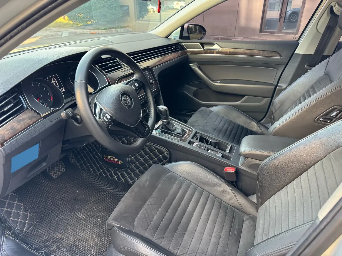 2017 Volkswagen Magotan 1.8T 180HP L4 7DCT,autocango,china used car exporter,china ev exporter,chinese used car exporter,chinese used ev exporter