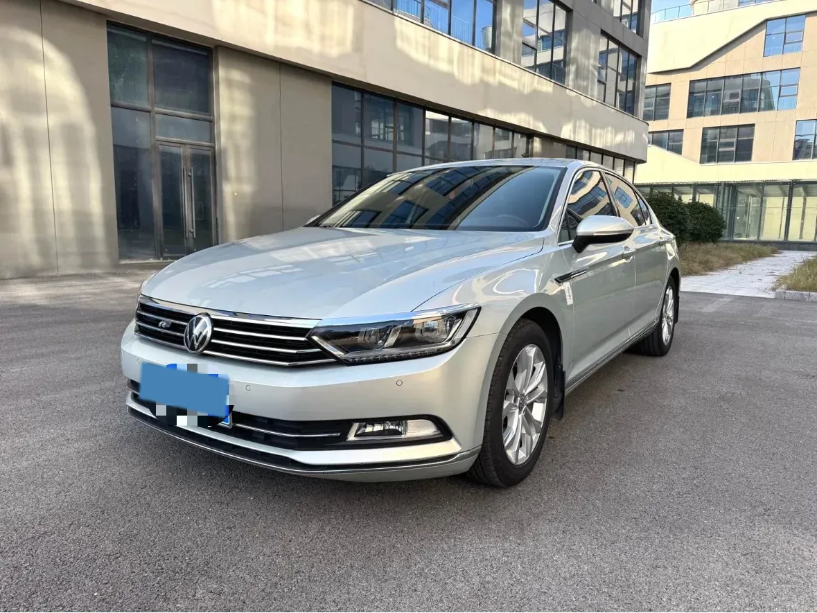 2017 Volkswagen Magotan 1.8T 180HP L4 7DCT,autocango,china used car exporter,china ev exporter,chinese used car exporter,chinese used ev exporter