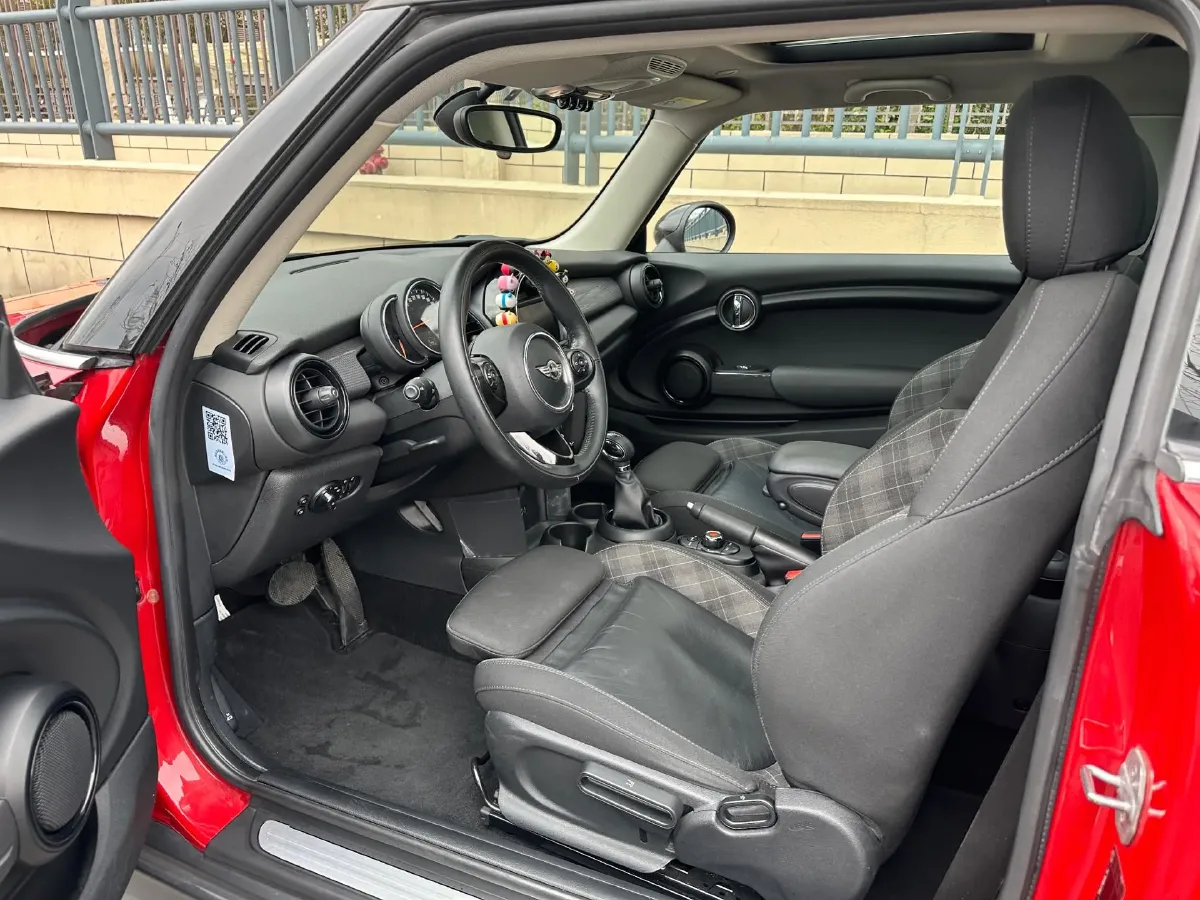 2016 MINI MINI 1.5T 136HP L3 6AT,autocango,china used car exporter,china ev exporter,chinese used car exporter,chinese used ev exporter