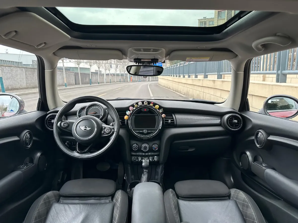 2016 MINI MINI 1.5T 136HP L3 6AT,autocango,china used car exporter,china ev exporter,chinese used car exporter,chinese used ev exporter