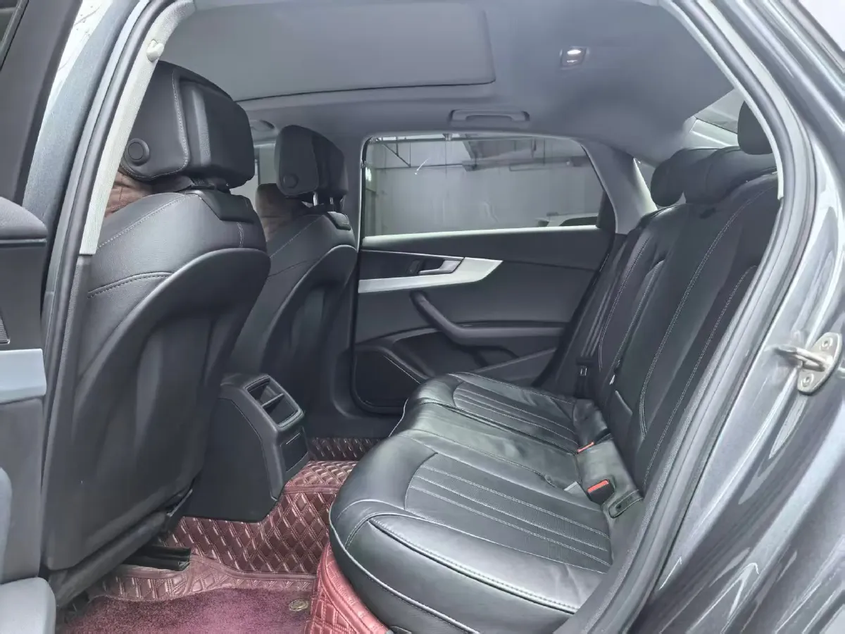 2022 Audi A4L 2.0T 190HP L4 7DCT,autocango,china used car exporter,china ev exporter,chinese used car exporter,chinese used ev exporter