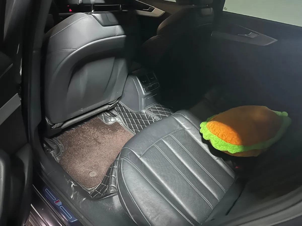 2022 Audi A4L 2.0T 190HP L4 7DCT,autocango,china used car exporter,china ev exporter,chinese used car exporter,chinese used ev exporter