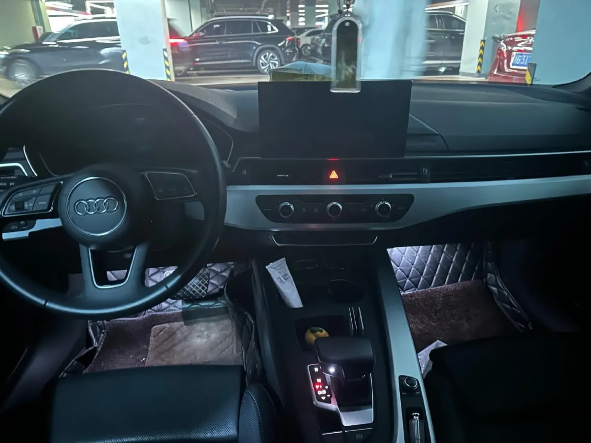 2022 Audi A4L 2.0T 190HP L4 7DCT,autocango,china used car exporter,china ev exporter,chinese used car exporter,chinese used ev exporter