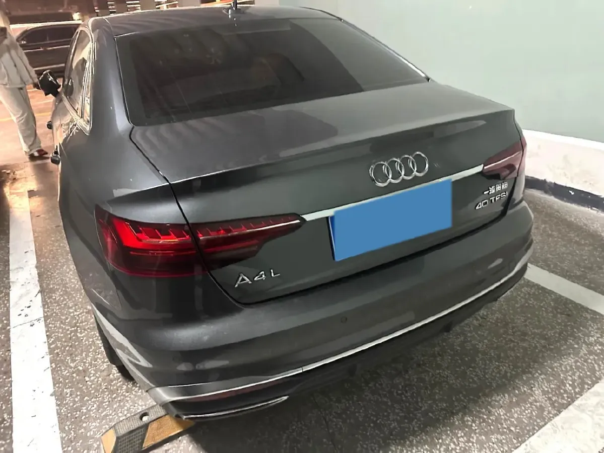 2022 Audi A4L 2.0T 190HP L4 7DCT,autocango,china used car exporter,china ev exporter,chinese used car exporter,chinese used ev exporter